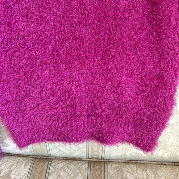 H&M magenta pink fuzzy sweater. Women’s US size 2 - Picture 2 of 10